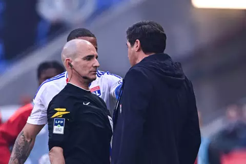 كاد يضرب الحكم.. فونسيكا يواجه خطر الإيقاف 7 أشهر مع ليون